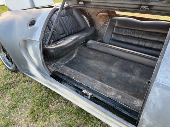 réplica de bugatti veyron vira limusine e está à venda
