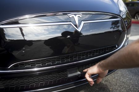 Tesla realiza novos cortes de preços para o Model S e Model X
