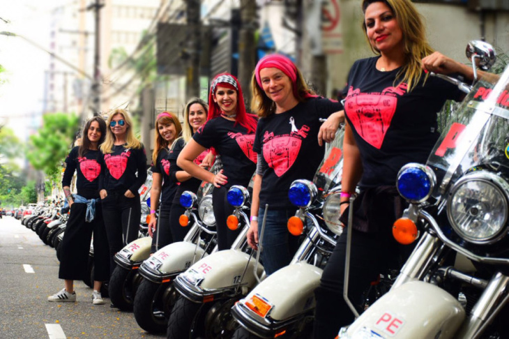 mulheres idealizam evento motociclístico 100% para o público feminino