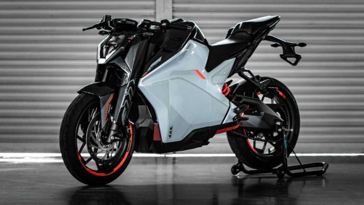 moto elétrica esportiva com 300 km de alcance faz estreia oficial