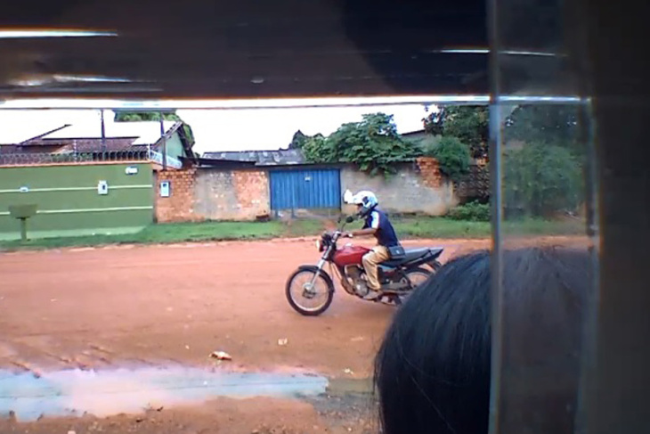 ladrão é filmado roubando moto em frente a residência no bairro nacional