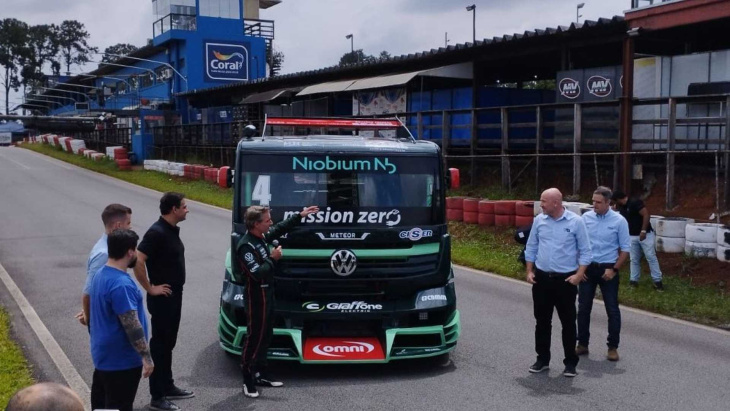 vwco apresenta 1º caminhão de corrida híbrido do mundo no brasil