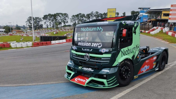 vwco apresenta 1º caminhão de corrida híbrido do mundo no brasil