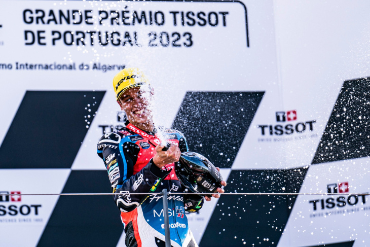 moreira celebra pódio histórico na moto3 após quase em 2022: “estou mais forte”