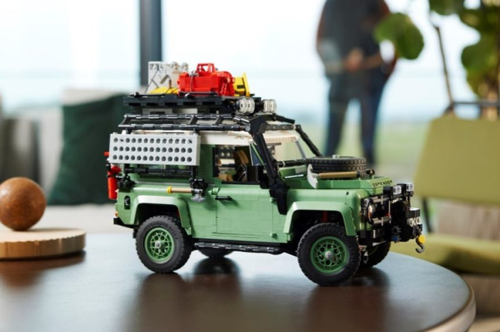 lego lança land rover defender 90 em miniatura para construir