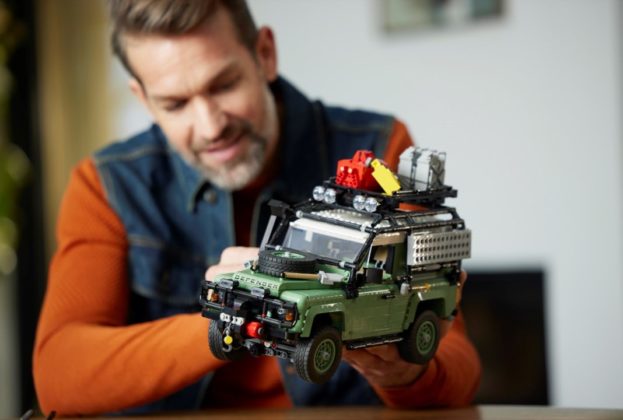 lego lança land rover defender 90 em miniatura para construir