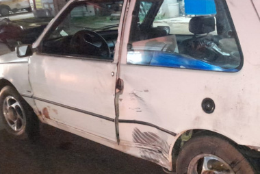 Motorista de Fiat Uno invade preferencial e causa acidente com casal em moto na Mamoré