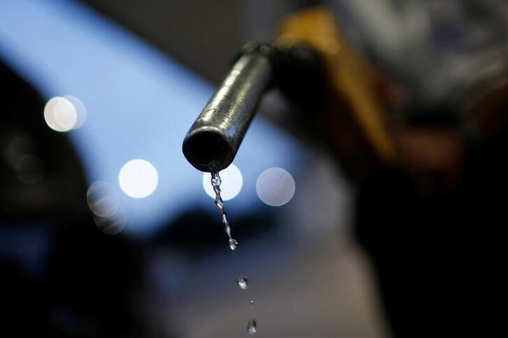 diesel recua 3,65% nos postos do brasil em março, gasolina dispara, diz ticket log