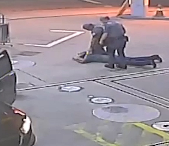 taxista apela e bate em carro da polícia para escapar de assalto