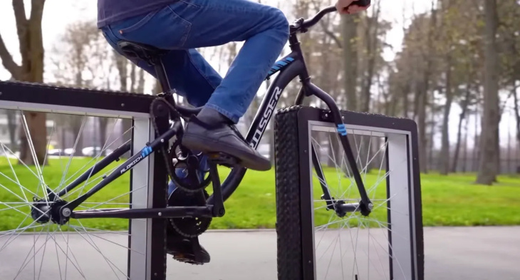 conheça a bicicleta maluca de roda quadrada que se move de verdade