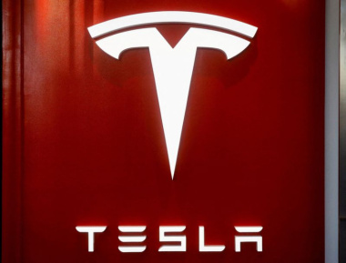 Margens da Tesla caem com política de descontos agressiva; ação recua