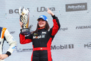 A história de Antonella Bassani: de 6 paradas cardíacas ao feito inédito na Porsche Cup com apenas 16 anos de idade