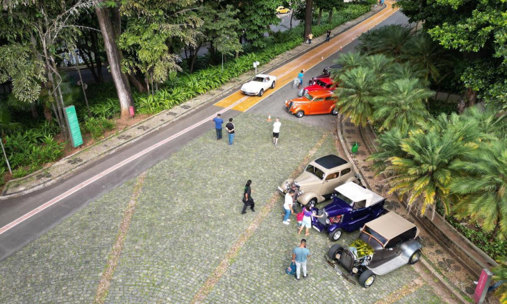 parque municipal de bh recebe exposição de carros antigos