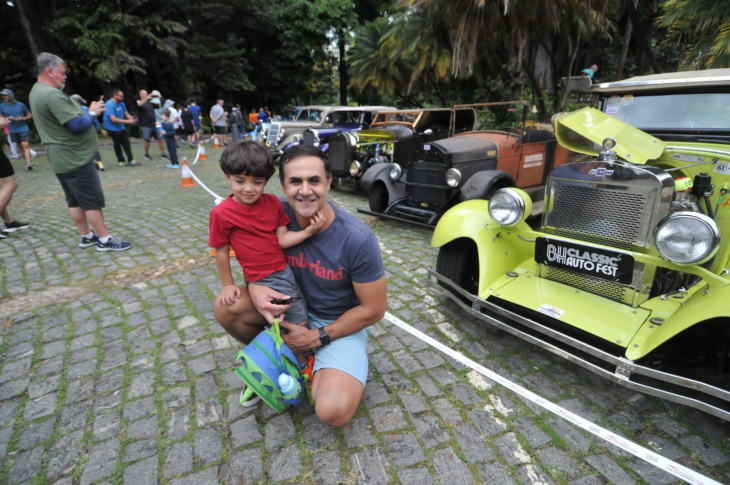 evento de carros antigos exibe mais de 500 raridades no parque municipal
