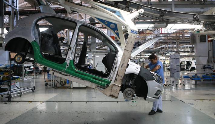 produção de veículos em abril recua 3,9% em comparação com 2022, diz anfavea