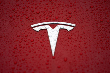 China diz que Tesla fará recall de software para 1,1 mi de carros com problema de frenagem