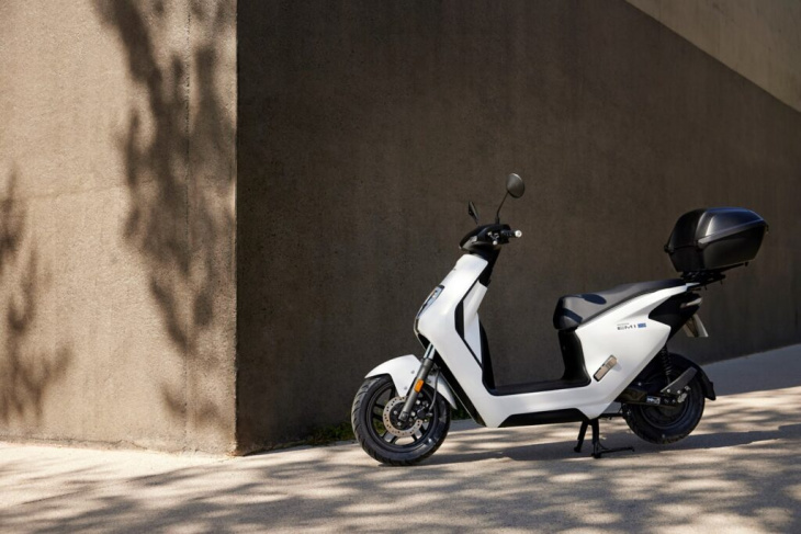 honda revela primeiro scooter elétrico na europa; conheça o em1 e: