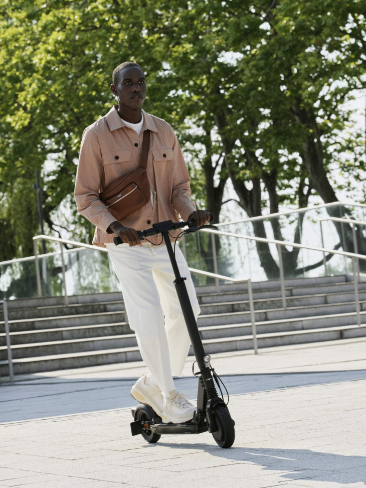 mercedes-amg e-scooter tem até 40 km de autonomia e design esportivo