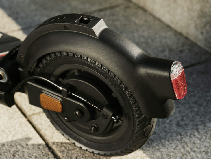 mercedes-amg e-scooter tem até 40 km de autonomia e design esportivo
