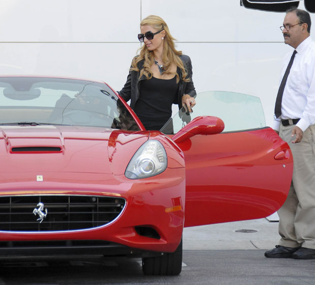 michael jordan compra carro avaliado em 17 milhões. confira quanto custa os veículos dos famosos