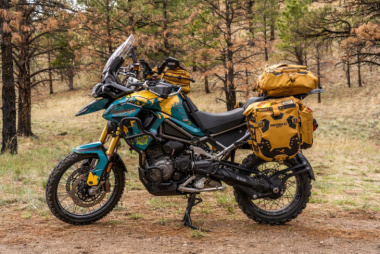 Triumph Tiger Ultimate Overland Motorcycle 2023 revelada na Overland Expo West