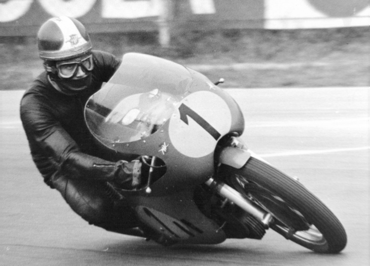 giacomo agostini recorda o seu primeiro título de 500cc: ‘só no dia seguinte comecei a perceber’