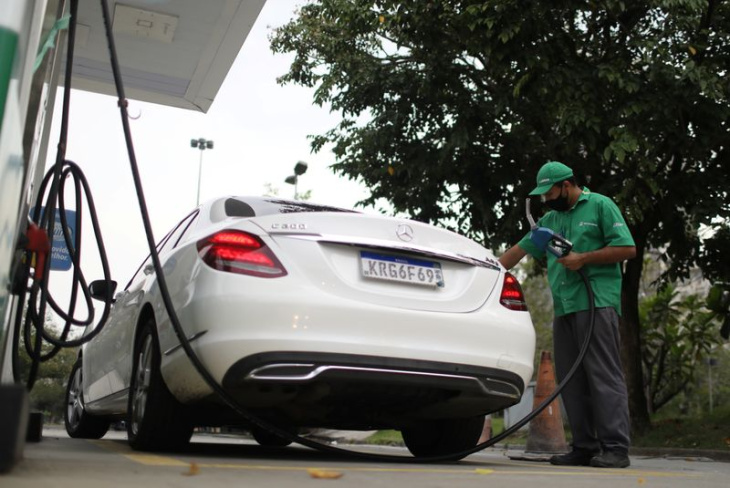 diesel, gasolina e etanol recuam cerca de 4% nos postos na semana, aponta anp