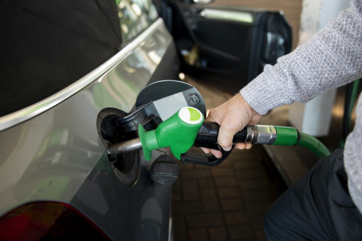 preço da gasolina registra queda de r$ 0,20, diz anp