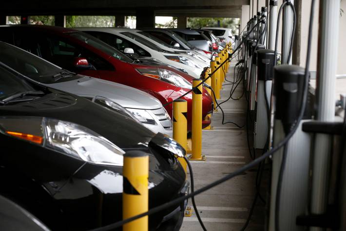 the economist: carros elétricos podem ser cruciais para união europeia atingir metas climáticas