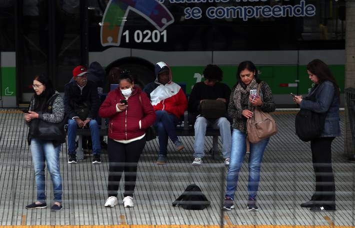greve parcial de ônibus afeta passageiros na cidade de são paulo; rodízio de veículos está suspenso