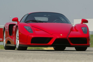 Ferrari Enzo de Fernando Alonso vai a leilão e pode chegar a R$ 19 milhões