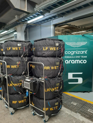 Pirelli coloca Ferrari e Mercedes em teste de pneus sem aquecimento na Espanha