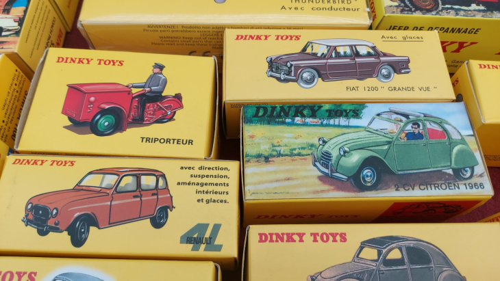 dinky toys, modelos em miniatura fundidos sob pressão: colecção em imagens