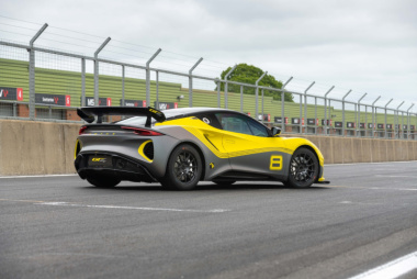 Lotus está pronta para iniciar as primeiras entregas do Emira GT4