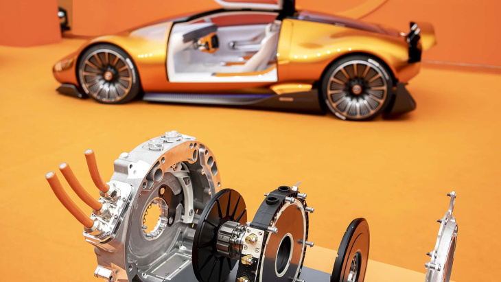 mercedes-benz mostra motores e baterias dos carros elétricos do futuro