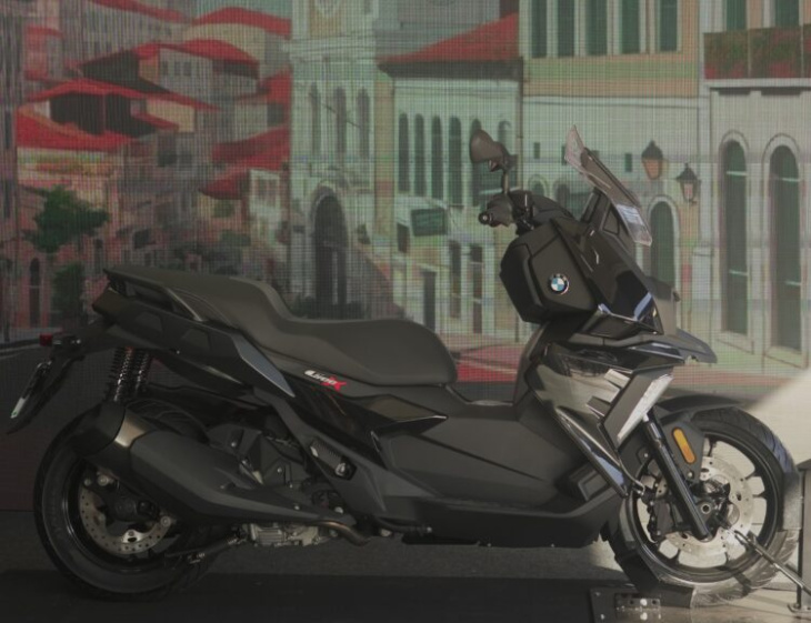 bmw motorrad lança r 18 especial e scooter c 400 x no brasil