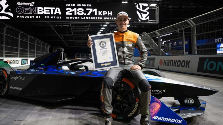 recorde mundial de velocidade em um circuito indoor é de um carro elétrico
