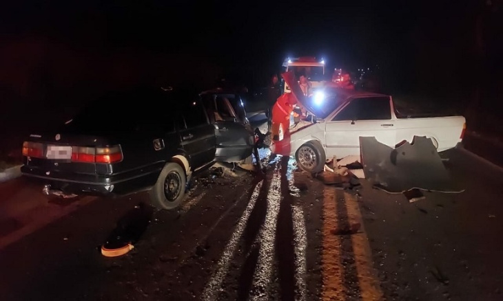 motorista morre em batida de frente entre dois carros em rodovia mineira