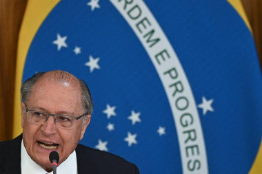 Carro popular: programa de subsídio do governo chegou ao fim, diz Alckmin