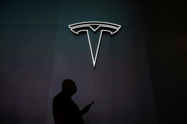 Tesla lança programa global de descontos baseado em indicações