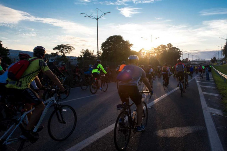 ciclistas organizam mega encontro de grupos de pedal na capital paulista