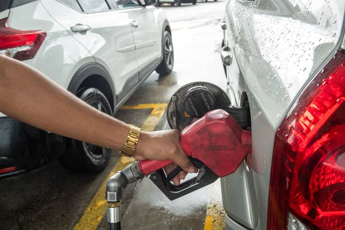 diferença de preço da gasolina nos postos de são paulo chega a 49%, diz procon