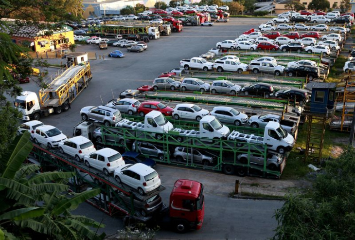 vendas de veículos novos sobem em junho com impulso de incentivos do governo, diz fenabrave