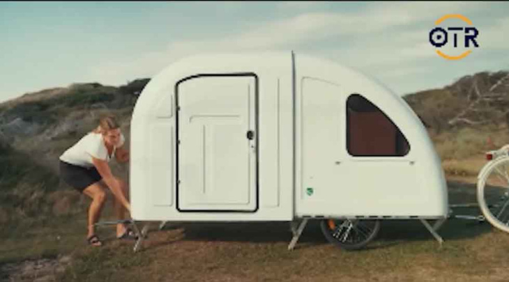 conheça o mini-trailer dobrável que vira “casa” móvel e é puxado por bicicleta