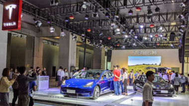 China restringe circulação de carros da Tesla por medida de segurança