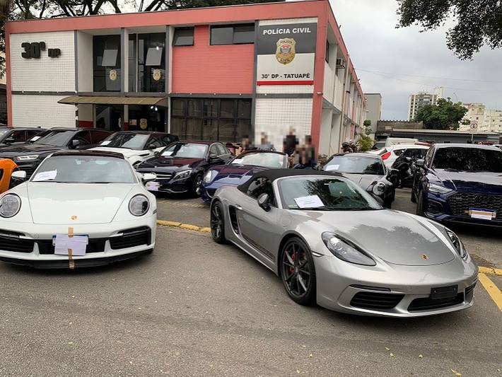 ferrari, bmw e porsche: polícia de sp apreende carros de luxo sob suspeita de lavagem de dinheiro
