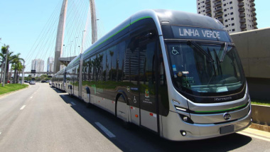 Ônibus elétricos articulados BYD já rodaram 644.000 km em São José dos Campos