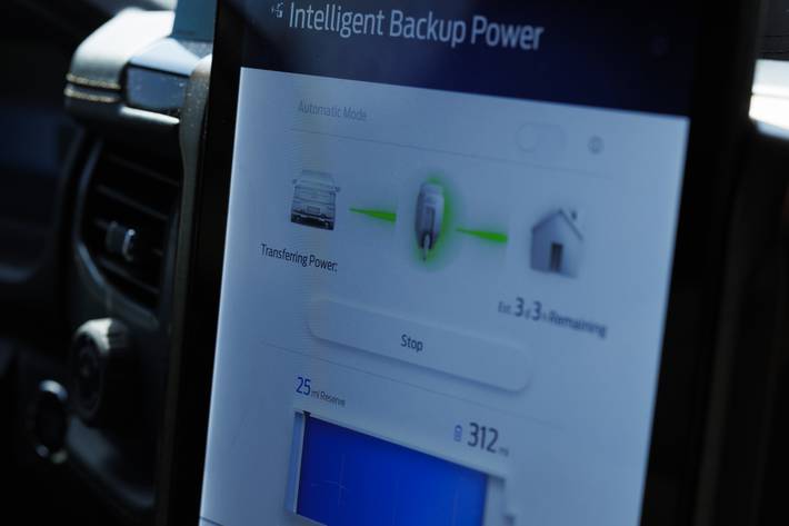 donos de carros elétricos estão usando baterias para fornecer energia a residências durante apagões