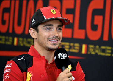 Leclerc contém otimismo por melhora no desgaste de pneus da Ferrari: “Cedo para dizer”