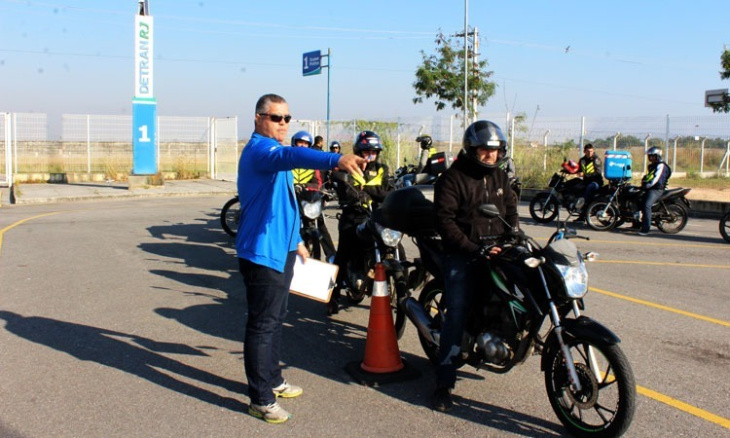detran.rj oferece cursos para motofretistas e mototaxistas